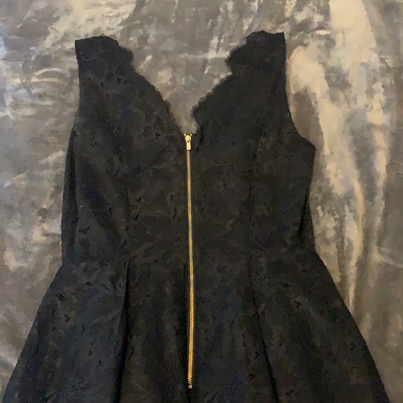 Black sleeveless banquet dress - Picture 4 of 4